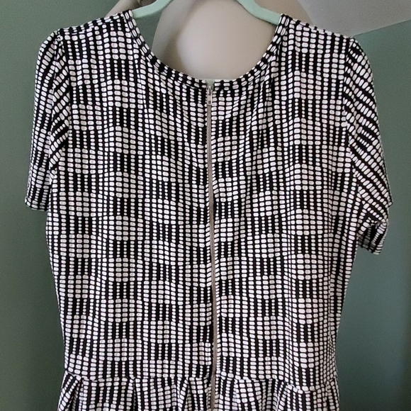 🔴SOLD LuLaRoe B&W polka-dot dress 2xl - Picture 2 of 4